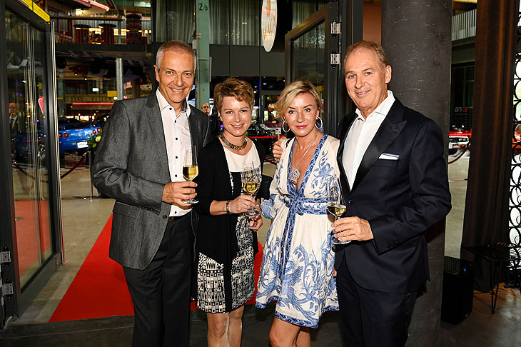 Dr. Michael und Irmgard Möller (Geschäftsführer Staatliches Hofbräuhaus München), Gastgeber Elena und Markus Aichinger  VIP Opening des WACA Restaurant in der Motorworld in Müchen am 15.07.2021 Agency People Image (c) Michael Tinnefeld 